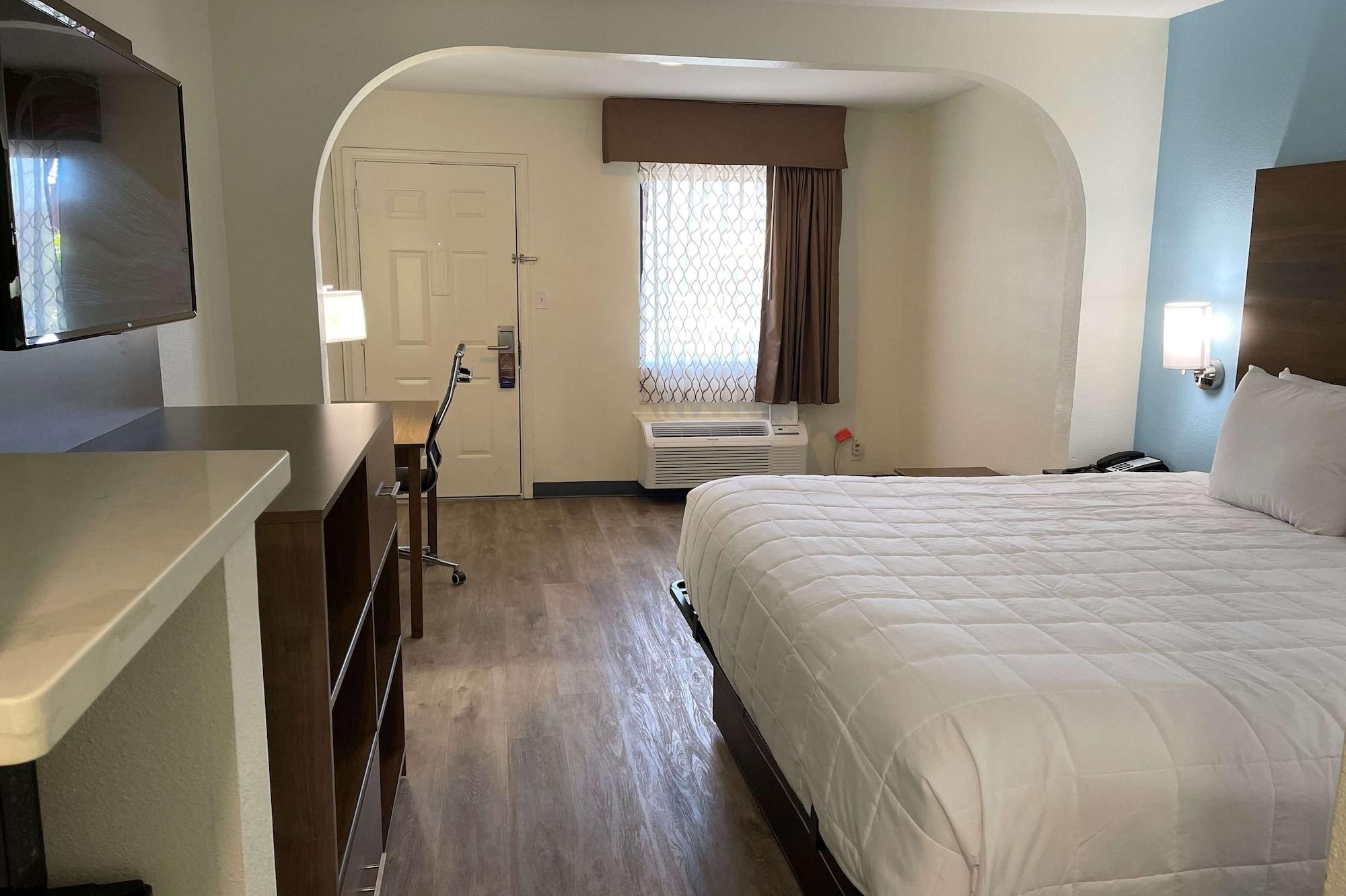 Baymont By Wyndham Biloxi - Ocean Springs Motel Eksteriør billede