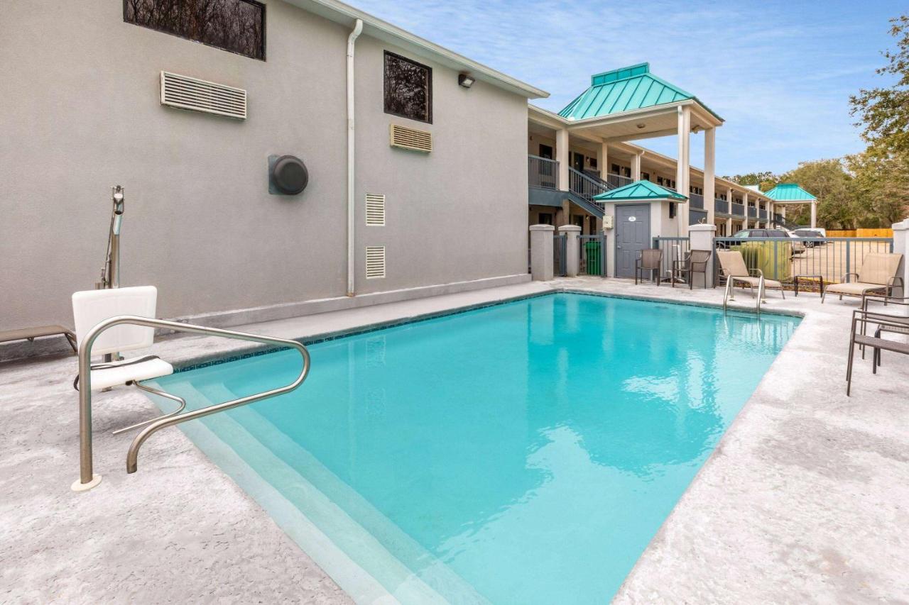 Baymont By Wyndham Biloxi - Ocean Springs Motel Eksteriør billede