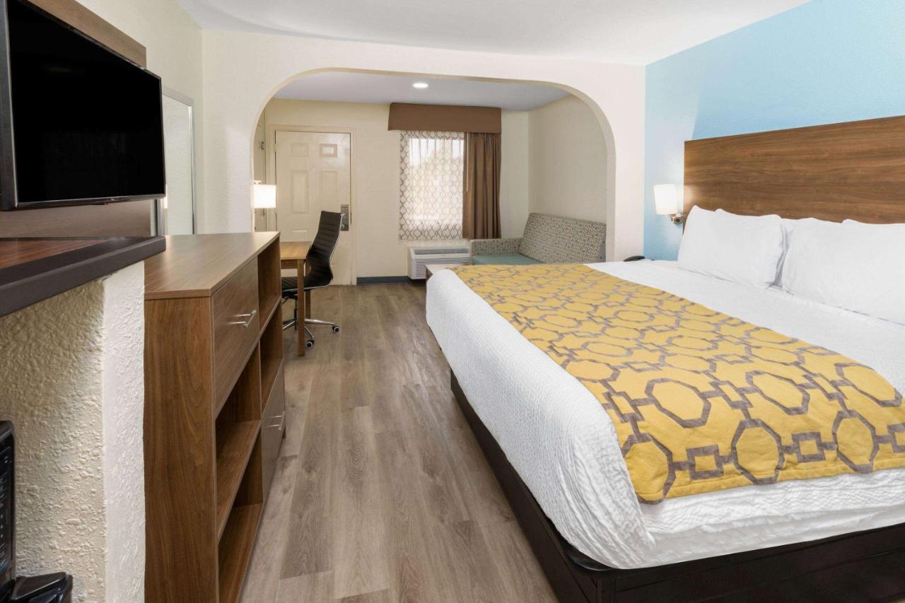 Baymont By Wyndham Biloxi - Ocean Springs Motel Eksteriør billede